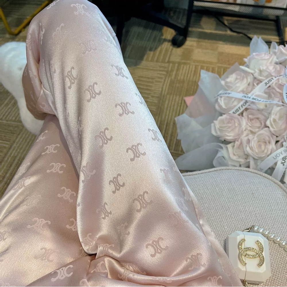 Silky Straight Leg Pants. Size XL but runs small fits like a medium to large.